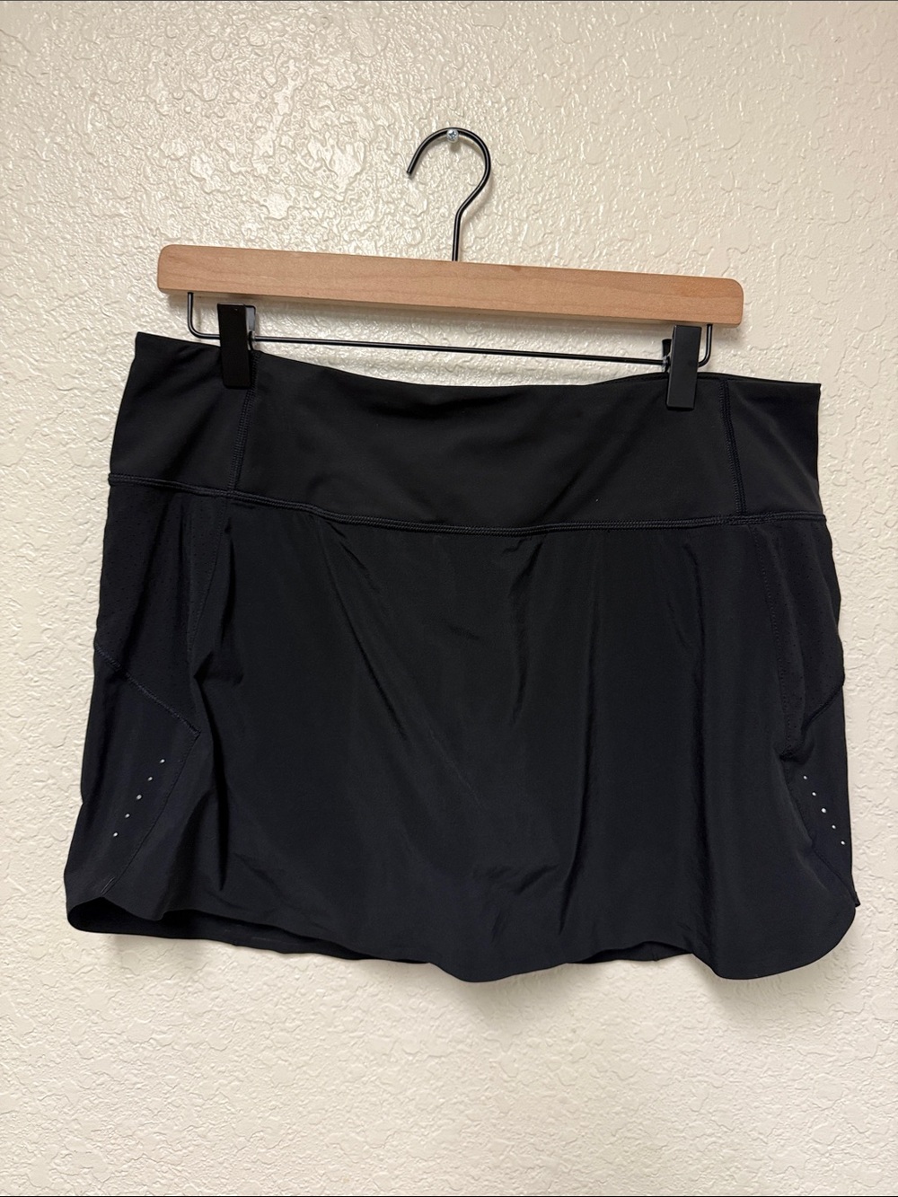 ATHLETA Black Run With It 14” Athletic Skort Size Large